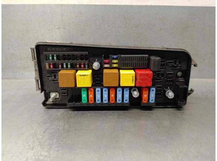 Recambio de caja reles / fusibles para opel signum 3.0 v6 cdti cat (y 30 dt / lb5) referencia OEM IAM 13170899 519066104 CR