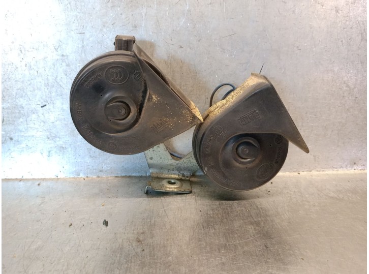 Replacement horn for Alfa Romeo 159 Sportwagon (939_) 2.0 JTDM (939BXP1B) OEM IAM reference A046522 50508363 