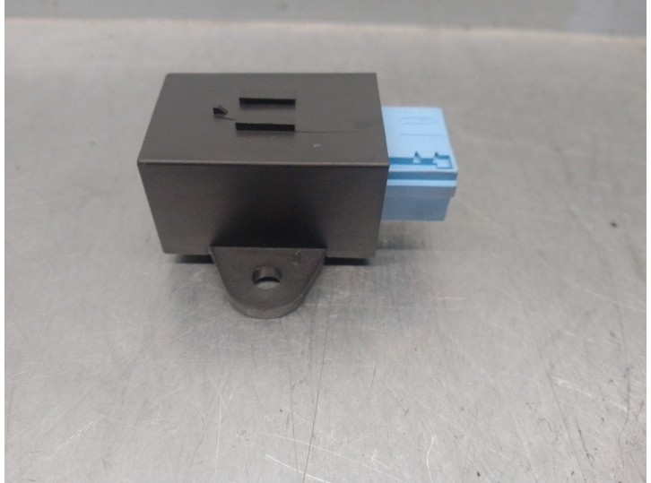 Replacement relay for Citroën C6 2.7 V6 HDi FAP cat (UHZ / DT17TED4) OEM IAM reference 9657087180 