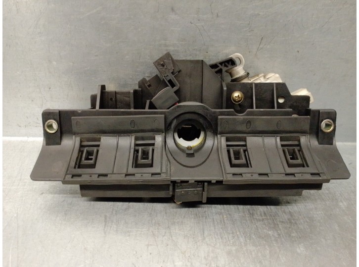 Recambio de maneta exterior porton para audi a6 berlina (4b2) 2.5 v6 24v tdi referencia OEM IAM 4B0827565H 7 PINES 4 PUERTAS