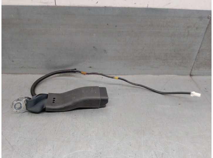 Recambio de enganche cinturon para infiniti ex 30d referencia OEM IAM 888421BA1C 888421BA1C 