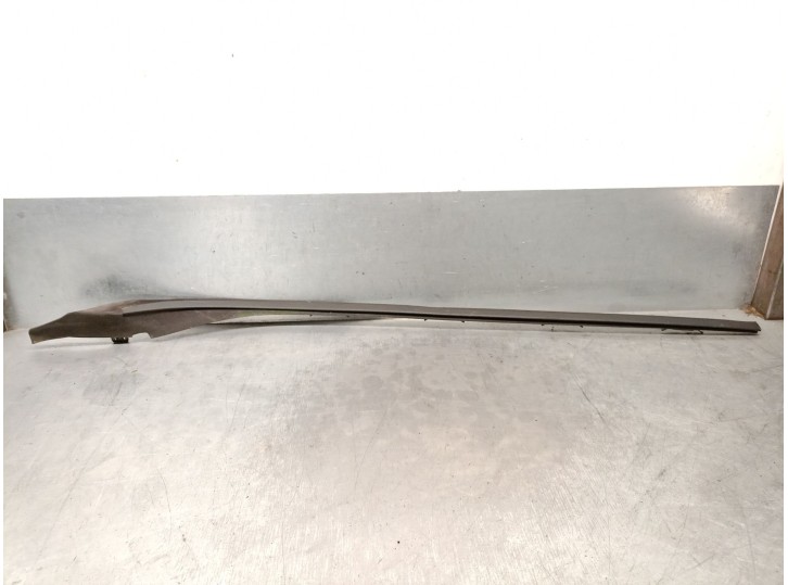 Recambio de molduras delanteras para volvo v60 i (155) 1.6 drive referencia OEM IAM 31335865 31335865 