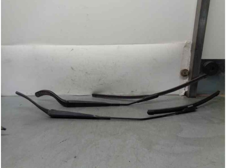 Recambio de brazo limpia delantero derecho para alfa romeo mito (145) 1.3 jtd cat referencia OEM IAM 60654028  