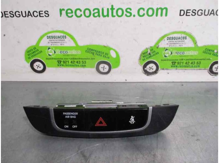 Replacement hazard warning switch for Hyundai ix35 1.7 CRDi CAT OEM IAM reference 937902S000 847402S350 