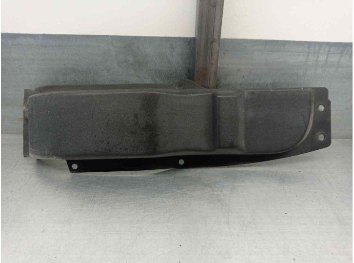 Recambio de molduras delanteras para iveco daily ka 2.3 diesel cat referencia OEM IAM 504099524  