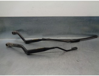 Replacement front right wiper arm for Volvo C70 Cabriolet 2.3 20V Turbo CAT OEM IAM reference 3737308 