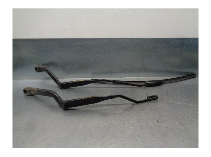 Replacement front right wiper arm for Volvo C70 Cabriolet 2.3 20V Turbo CAT OEM IAM reference 3737308 