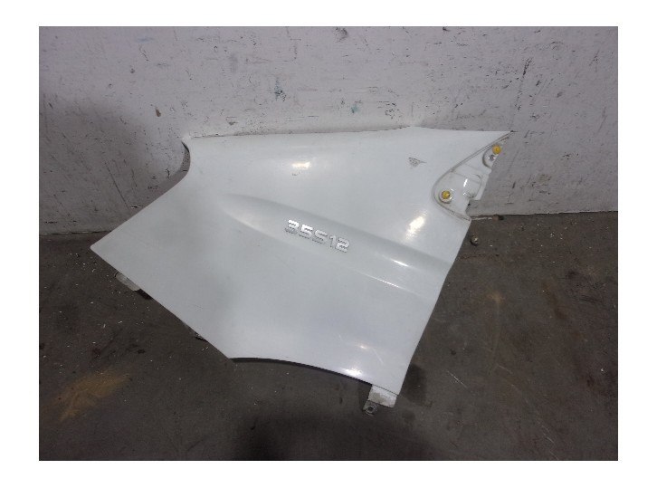 Recambio de aleta delantera izquierda para iveco daily caja cerrada (2006 =>) 2.3 diesel cat referencia OEM IAM 3800002 BLANCA 