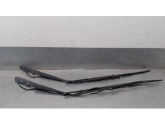 Recambio de brazo limpia delantero derecho para iveco daily caja cerrada (2006 =>) 2.3 diesel cat referencia OEM IAM 80007697B  