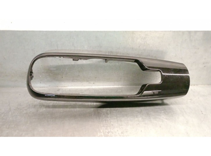 Replacement molding for Citroën C4 Cactus 1.5 BlueHDi 100 OEM IAM reference 98216178XU 98216178XU 
