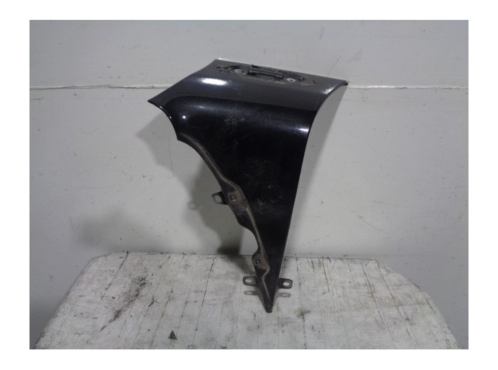 Recambio de aleta delantera izquierda para ssangyong korando 2.9 turbodiesel cat referencia OEM IAM 5183006100 NEGRA 