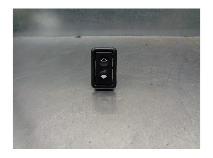 Recambio de mando elevalunas delantero izquierdo para bmw serie 3 berlina (e36) 1.7 turbodiesel cat referencia OEM IAM 8368941 