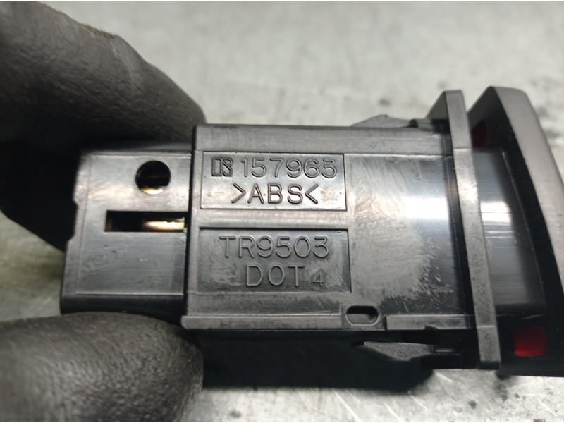 Recambio de warning para toyota avensis wagon (t25) 2.2 d-4d cat referencia OEM IAM 157963  