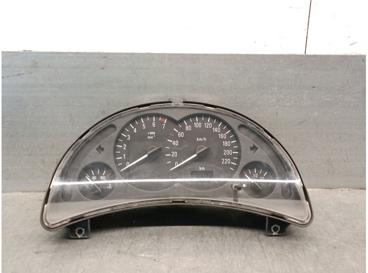 Recambio de cuadro instrumentos para opel corsa c 1.4 16v referencia OEM IAM 13140234LD 93174351 