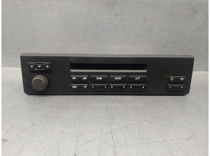 Replacement audio system / CD radio for BMW 5 Series sedan (E39) 2.5 24V cat OEM IAM reference 65828361087 65828361087 