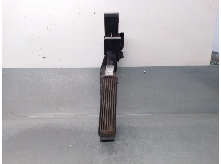 Recambio de potenciometro pedal para mercedes-benz clase c (w203) familiar 2.2 cdi cat referencia OEM IAM A2113000404  