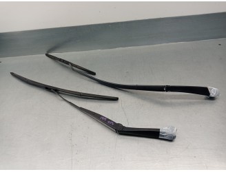 Recambio de brazo limpia delantero derecho para kia stonic (yb) 1.0 t-gdi referencia OEM IAM 98321H8000  