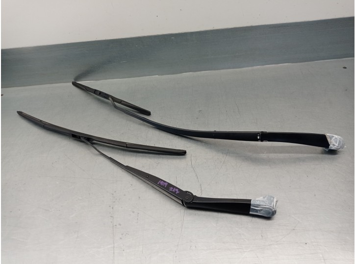 Recambio de brazo limpia delantero derecho para kia stonic (yb) 1.0 t-gdi referencia OEM IAM 98321H8000  