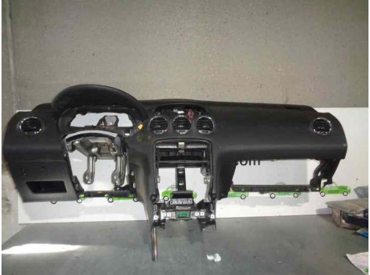 Recambio de salpicadero para peugeot 308 sport referencia OEM IAM 8231GZ 