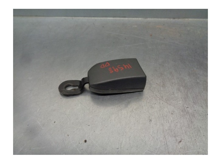 Recambio de enganche cinturon para lancia lancia y 1.2 cat referencia OEM IAM 10438580  DEL DER.