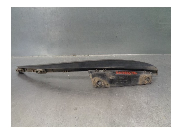 Recambio de molduras traseras para land rover range rover velar 2.0 diesel cat referencia OEM IAM J8A2291D00AB  