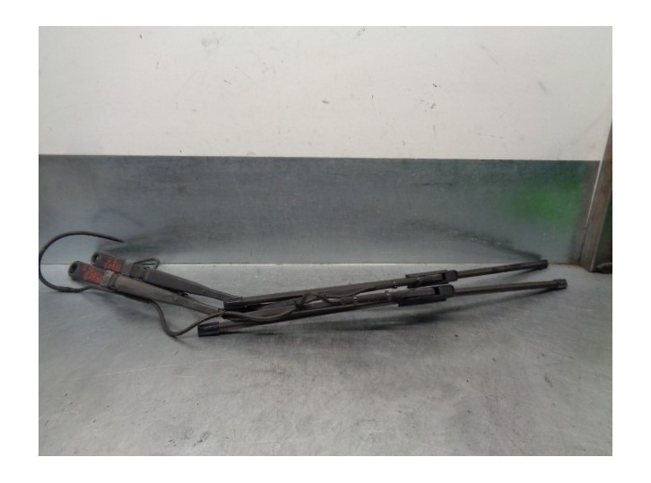 Replacement front right wiper arm for Iveco Daily chassis-cab (1999 =>) 3.0 diesel CAT OEM IAM reference 504086799