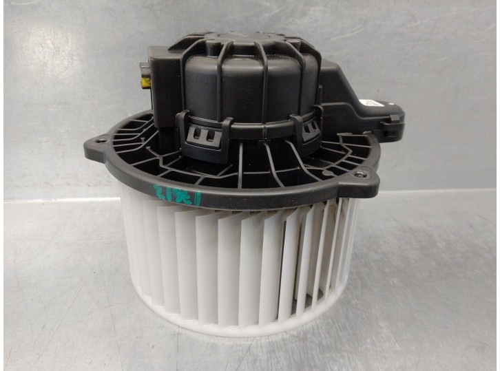 Recambio de motor calefaccion para hyundai i30 fastback 2.0 tgdi cat referencia OEM IAM 97113A4000  