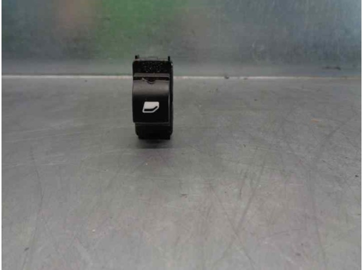 Replacement rear right window switch for Citroën C4 Grand Picasso 1.6 e-HDi FAP OEM IAM reference 96762292ZD 