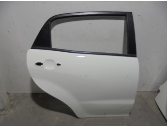 Recambio de puerta trasera derecha para ssangyong korando 2.0 td cat referencia OEM IAM 6302134104 BLANCA 5 PUERTAS