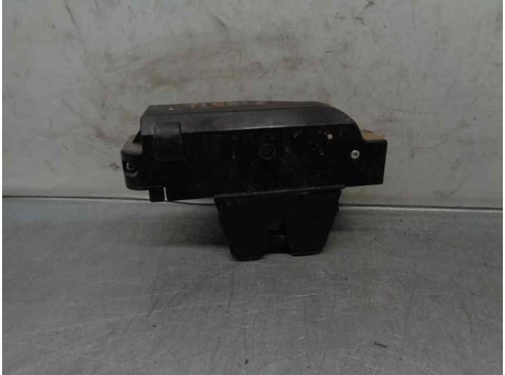 Replacement boot / tailgate lock for Peugeot 307 Break/SW (S2) 1.6 16V CAT OEM IAM reference 9652301980 3 PINS 5 DOORS