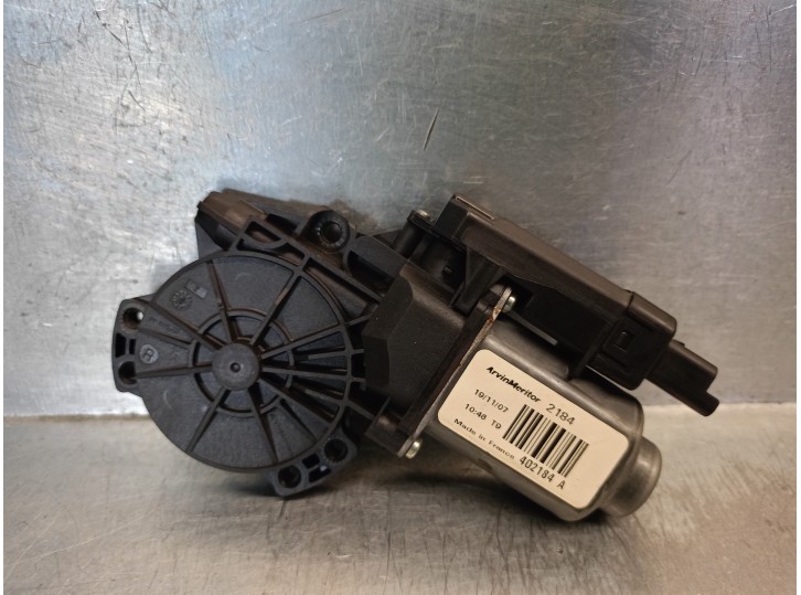 Recambio de motor elevalunas delantero derecho para kia cee´d 1.6 crdi cat referencia OEM IAM 402184A 6 PINES 3 PUERTAS