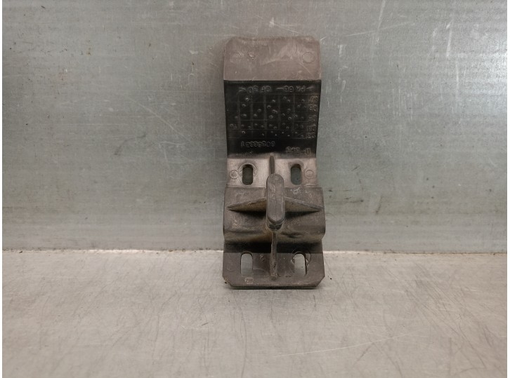 Recambio de refuerzo paragolpes delantero para alfa romeo spider (163) 1.8 16v cat referencia OEM IAM 60586631  