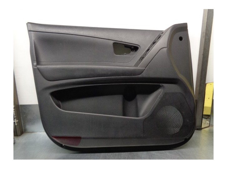 Recambio de guarnecido puerta delantera izquierda para ssangyong korando 2.0 td cat referencia OEM IAM 7220134052 CESTA 5B