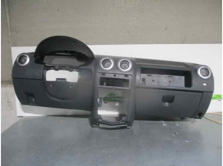 Recambio de salpicadero para dacia logan 1.6 16v cat referencia OEM IAM GRIS Y NEGRO 