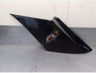 Recambio de molduras traseras para land rover range rover velar 2.0 diesel cat referencia OEM IAM J8A229149A  