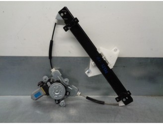 Recambio de elevalunas trasero derecho para ssangyong korando 2.0 td cat referencia OEM IAM 98840CZ010 2 PINES 5 PUERTAS
