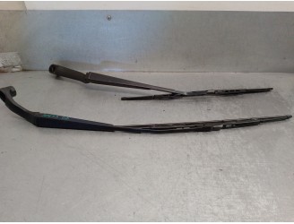 Recambio de brazo limpia delantero derecho para chevrolet hhr 2.4 16v referencia OEM IAM 15807606 15807607 