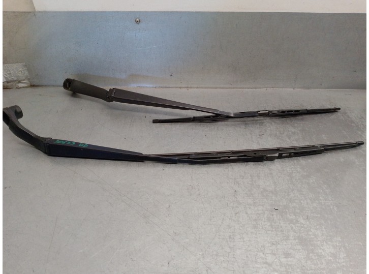 Recambio de brazo limpia delantero derecho para chevrolet hhr 2.4 16v referencia OEM IAM 15807606 15807607 