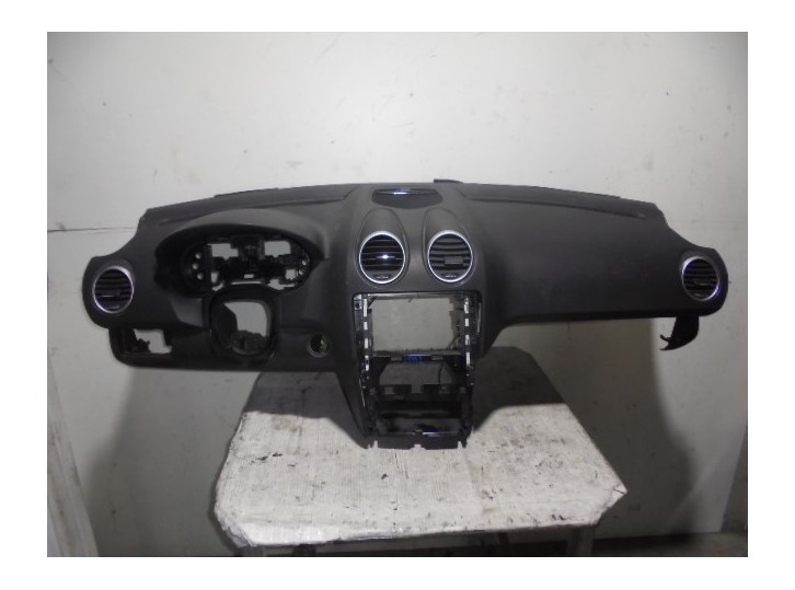 Recambio de salpicadero para mercedes-benz clase m (w164) 3.0 cdi cat referencia OEM IAM A16468040879D84 NEGRO 