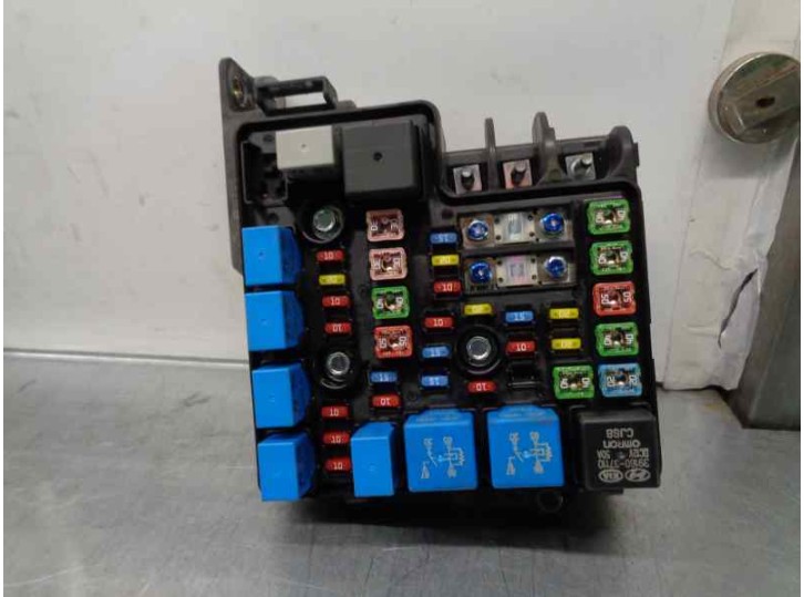 Recambio de caja reles / fusibles para kia cee´d 1.6 cat referencia OEM IAM 919501H020 