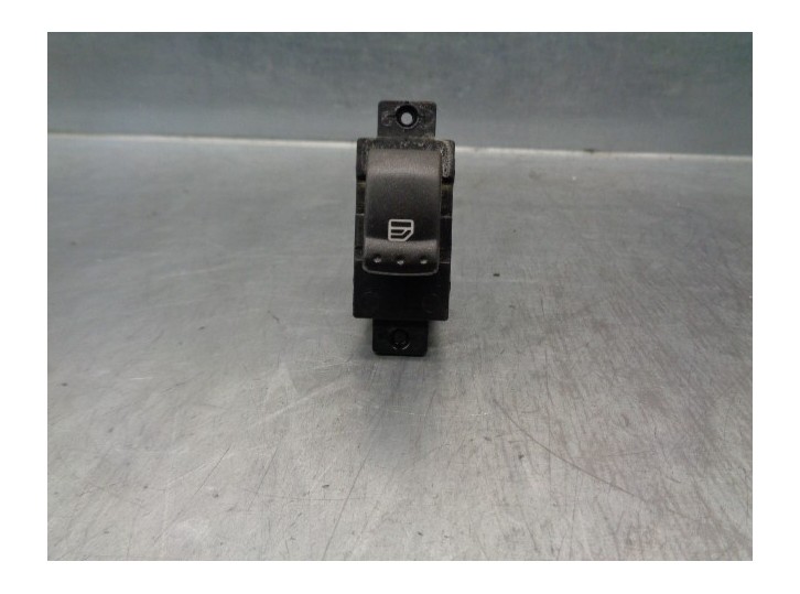 Recambio de mando elevalunas delantero derecho para ssangyong korando 2.0 td cat referencia OEM IAM 202006279  