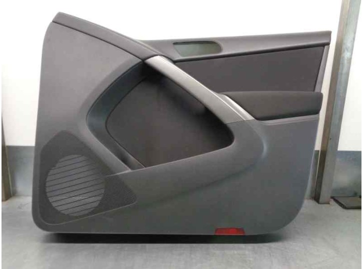 Replacement front right door trim panel for Volkswagen Tiguan (5N1) 2.0 TDI OEM IAM reference 5N0867012 