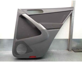 Recambio de guarnecido puerta trasera izquierda para volkswagen tiguan (5n1) 2.0 tdi referencia OEM IAM 5N0867211  