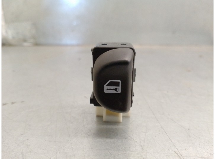 Recambio de mando para chevrolet hhr 2.4 16v referencia OEM IAM 22724901 IZQUIERDO 