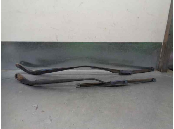 Recambio de brazo limpia delantero derecho para renault megane ii coupe/cabrio 1.6 16v referencia OEM IAM   