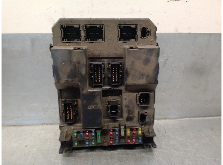 Recambio de caja reles / fusibles para peugeot 307 (s1) 2.0 hdi cat referencia OEM IAM 9651197780 VALEO