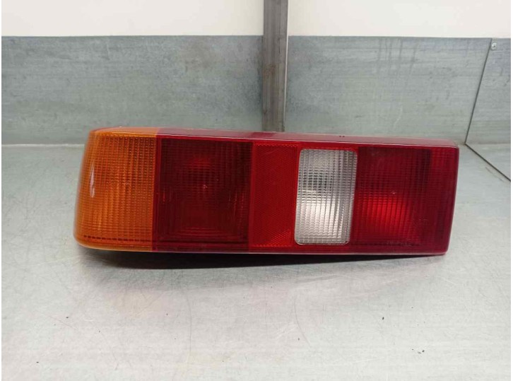 Recambio de piloto trasero izquierdo para ford sierra berlina 2.0 (ohc) referencia OEM IAM 6151243 4 PUERTAS