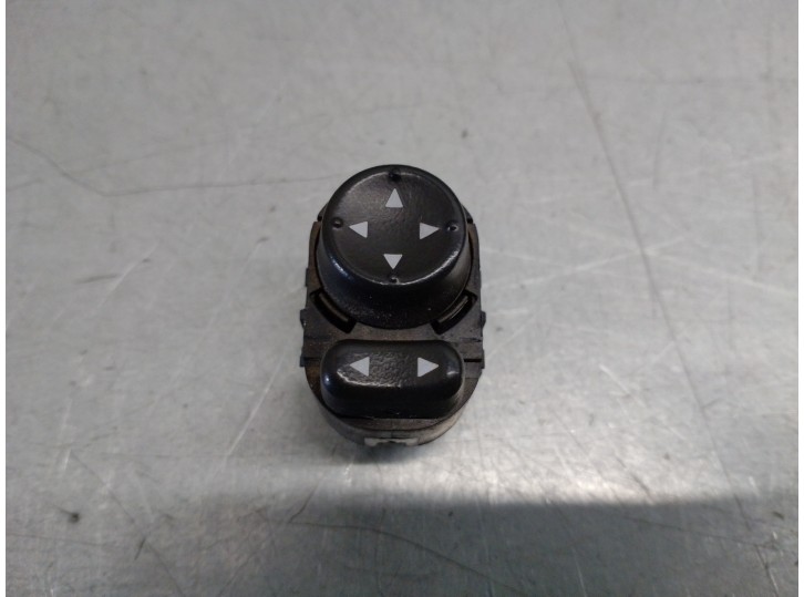 Recambio de mando retrovisor para chevrolet hhr 2.4 16v referencia OEM IAM 15261340  