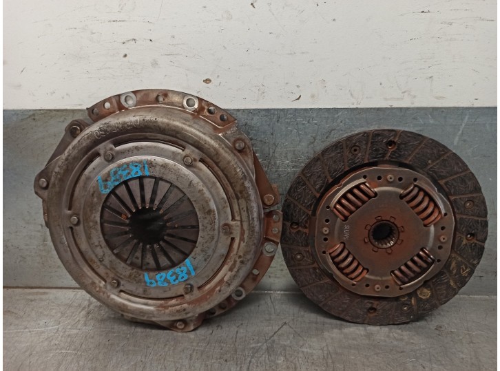 Replacement clutch kit for Peugeot 206 Berlina 1.4 OEM IAM reference 2004CF 3082001127 SACHS