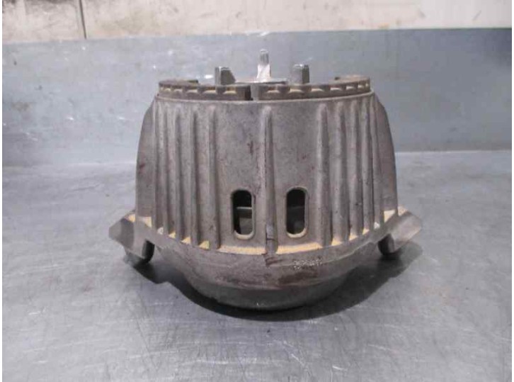 Replacement right engine mount for Mercedes-Benz C-Class (W204) Lim. 2.1 CDI CAT OEM IAM reference A2122404217 3618652 